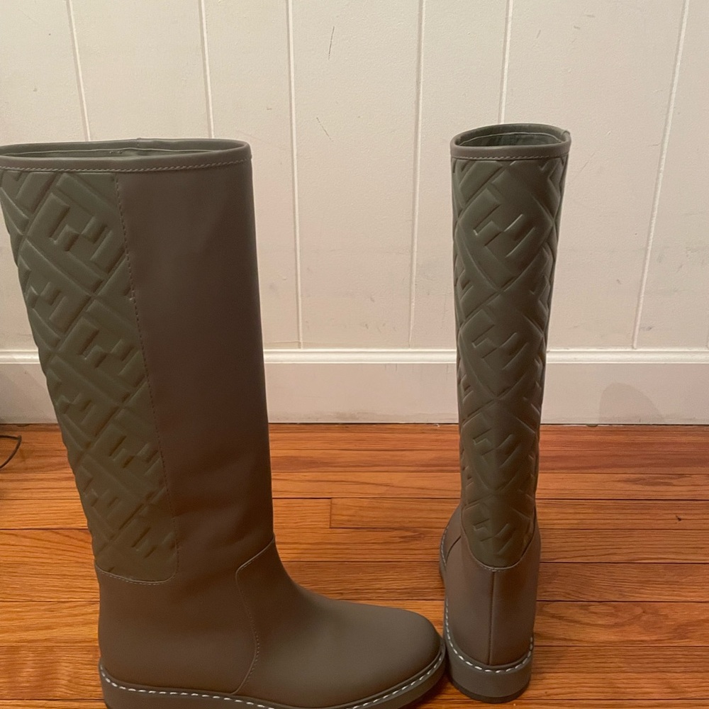 Rare Gray women’s FENDI Boots
